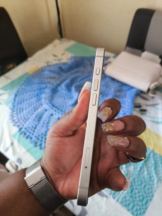 iPhone 16e + Fundas + Protectores.