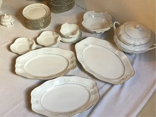 Vajilla Porcelana Blanca Decorada Azul y Oro