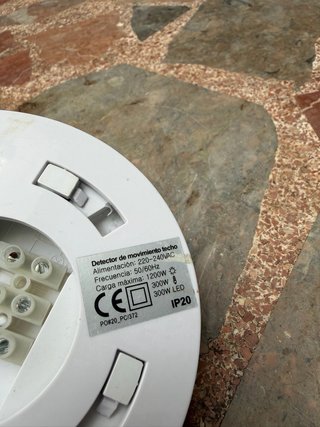 Detector de movimiento de techo