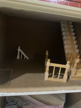 Casa delle bambole in legno in stile coloniale