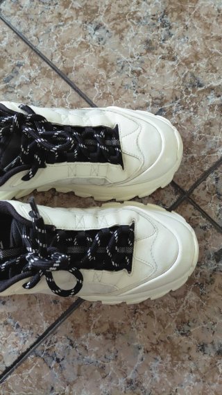 Zapatillas Zara Blancas y Negras