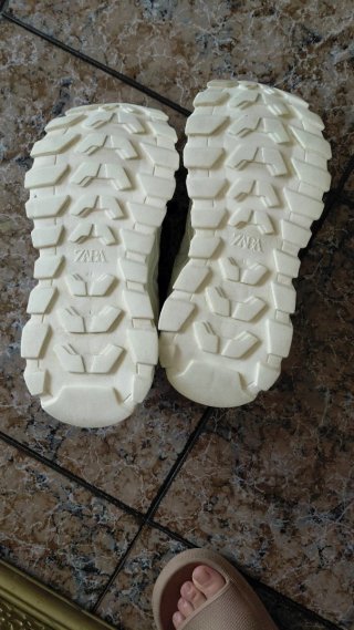 Zapatillas Zara Blancas y Negras