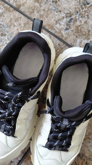 Zapatillas Zara Blancas y Negras