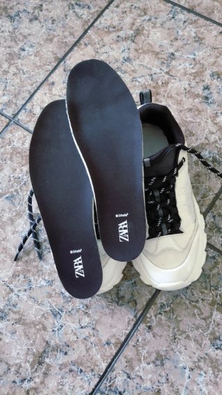 Zapatillas Zara Blancas y Negras