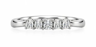 Anillo de plata con diamantes