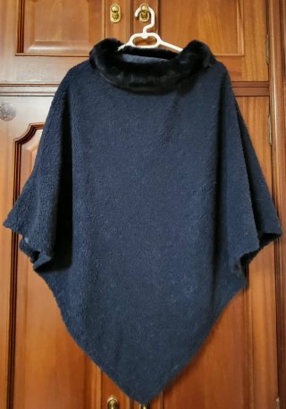 Poncho señora poliéster cuello pelo sintético