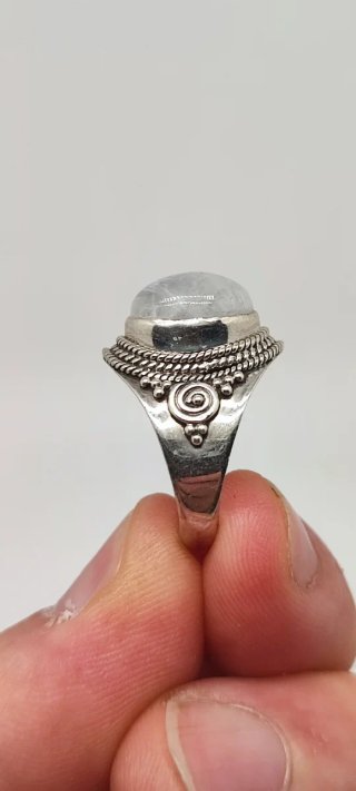Anillo de Plata y Piedra Luna.