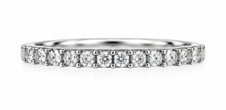 Anillo de plata con diamantes