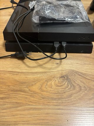 PS4 (PlayStation 4) con 3 mandos