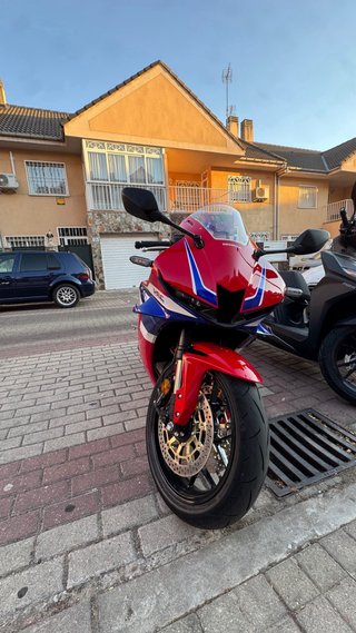 Honda CBR600RR Roja y Azul