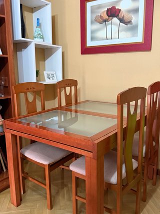 Mesa Comedor Extensible + 4 Sillas Tapizadas