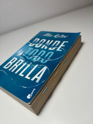 2 Libros: Nosotros en la luna + Donde todo brilla
