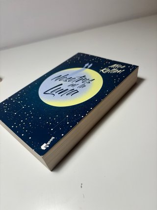 2 Libros: Nosotros en la luna + Donde todo brilla