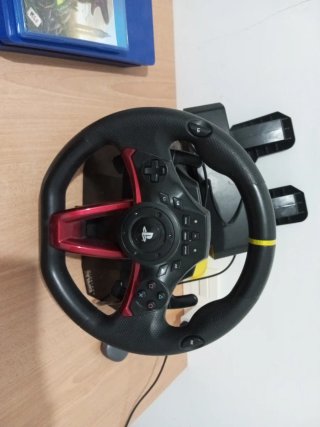 PS4 con juego, mando y volante