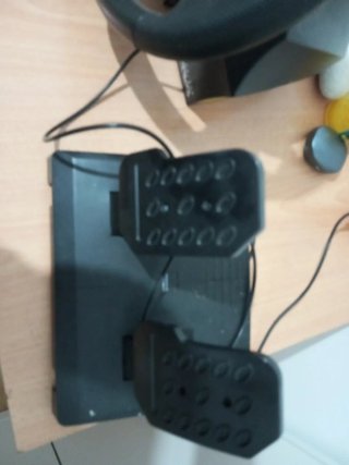 PS4 con juego, mando y volante