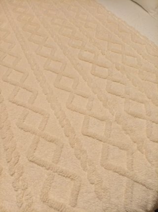 Manta sofá o pie de cama beige