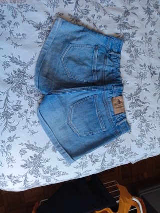 Shorts vaqueros con tachuelas