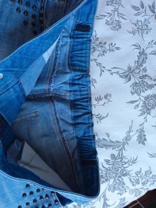 Shorts vaqueros con tachuelas