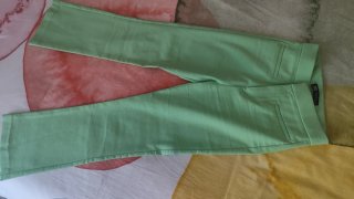Pantalón verde Zara