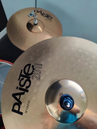 Batería Acústica Yamaha Blanca y Roja