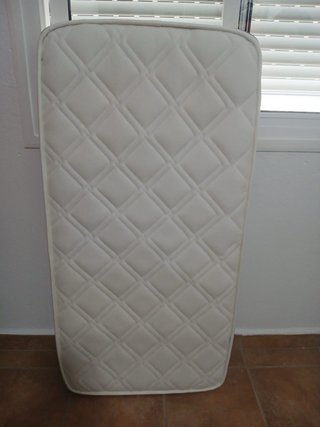 Cuna Ikea GULLIVER + colchon con funda