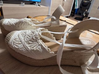 Alpargatas cuña Primark blancas talla 41