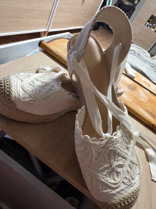 Alpargatas cuña Primark blancas talla 41