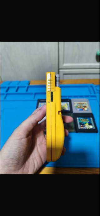 Pack Game Boy Color Amarilla + 8 Juegos