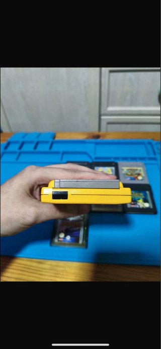 Pack Game Boy Color Amarilla + 8 Juegos