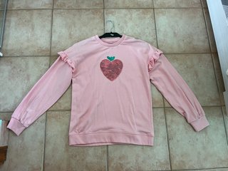 Sudadera rosa con corazón