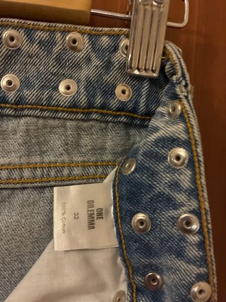 Pantalón vaquero ONE DILEMMA tachuelas T.32