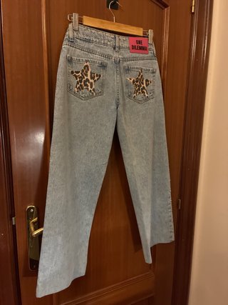 Pantalón vaquero ONE DILEMMA tachuelas T.32