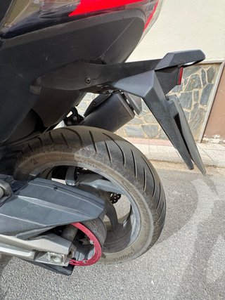 Kymco AK 550 Maxi Scooter Negra
