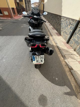 Kymco AK 550 Maxi Scooter Negra