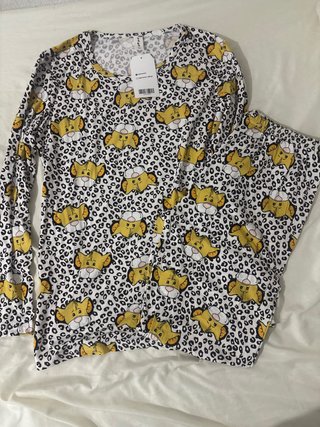 Pijama de licra fria se ajusta al cuerpo