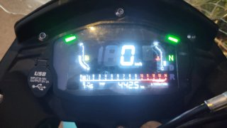 Moto de aventura azul