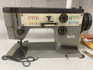Máquina de coser ALFA 119 .