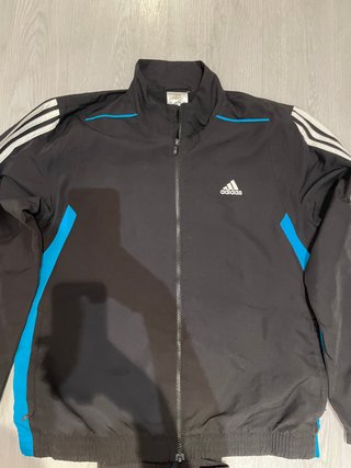 Conjunto deportivo Adidas negro y azul