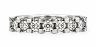 Anillo de plata con diamantes