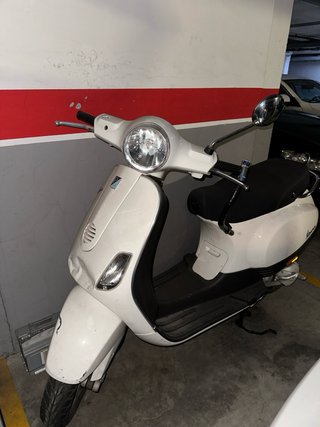 Vespa 49cc Scooter Blanca