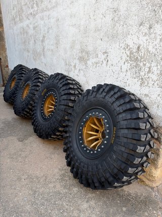 Llantas beadlock y neumáticos 38.5x12.5 R16