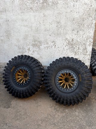 Llantas beadlock y neumáticos 38.5x12.5 R16