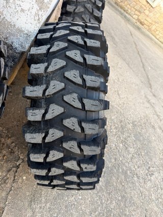 Llantas beadlock y neumáticos 38.5x12.5 R16