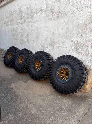 Llantas beadlock y neumáticos 38.5x12.5 R16