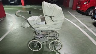 Carrito de bebé y sillas de coche seminuevo.