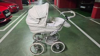 Carrito de bebé y sillas de coche seminuevo.
