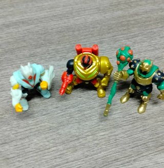 Set Gormiti Personaggi e due card in regalo