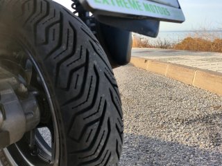 Yamaha XMAX 300 Gris