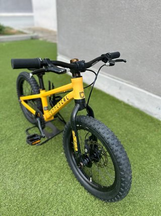 Bicicleta Commençal Ramones 16 Amarilla