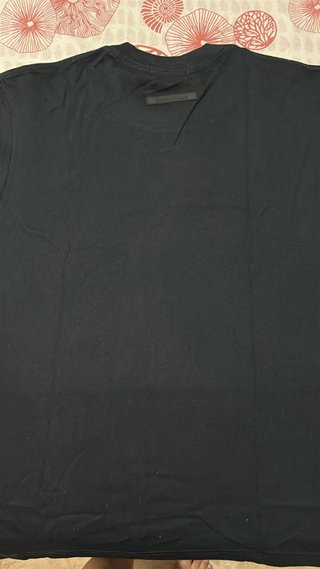 Camiseta Essentials Negra PRECIO NEGOCIABLE